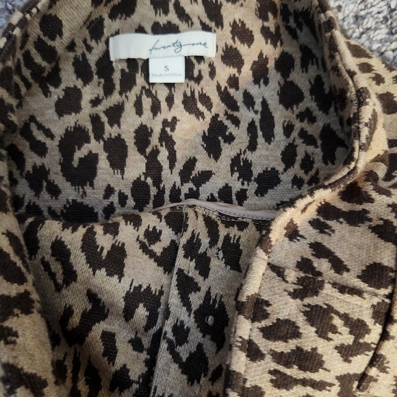 High Waist, Leopard, Knee length skirt, size small - Picture 2 of 2